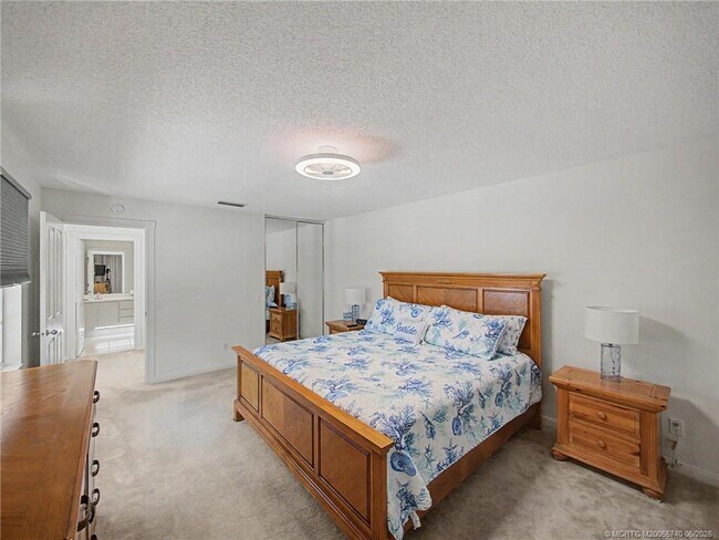 Building Photo - 8357 SE Double Tree Dr