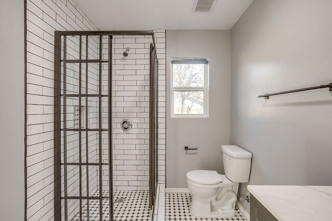 Building Photo - Remodeled 2 Bed 1 Bath Home Ready for New Tenants Near the River District-76114