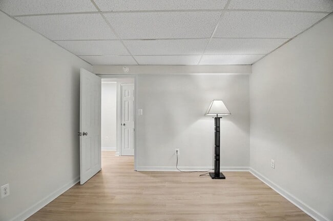 Building Photo - 201 Birchside Cir