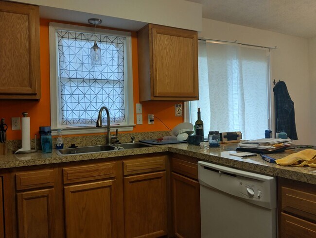 Building Photo - Spacious 2bd/2ba in Williamsburg
