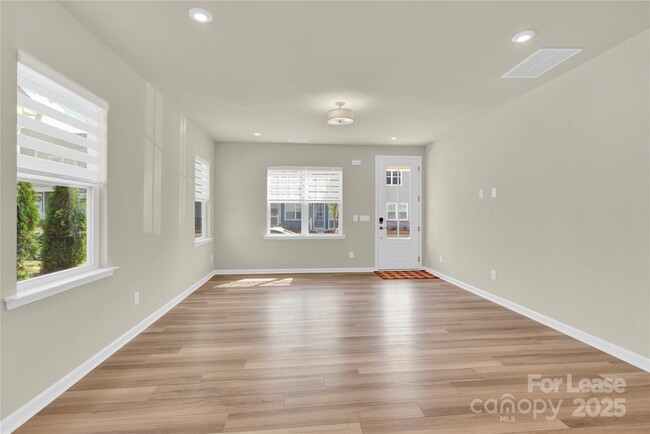 Building Photo - 5850 Strathmore Ct