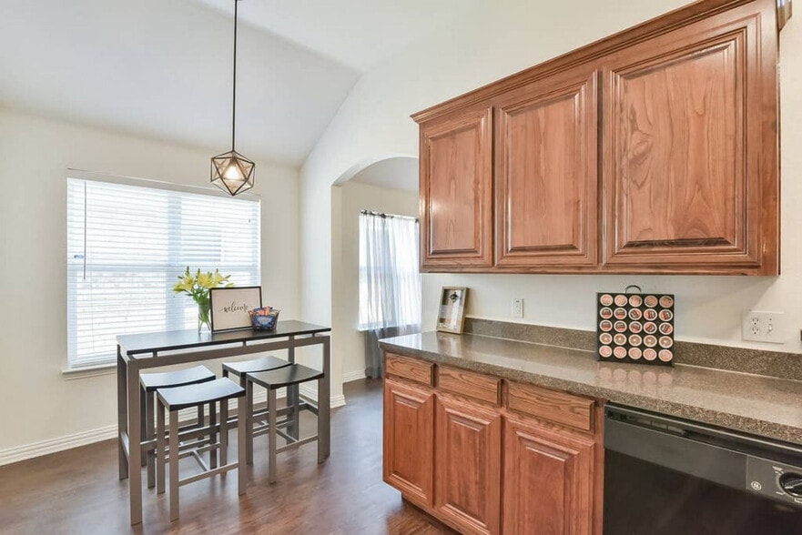 Building Photo - 4514 Ridgeway Dr
