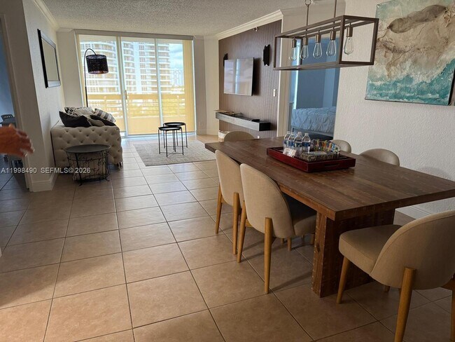 Building Photo - 3600 Mystic Pointe Dr