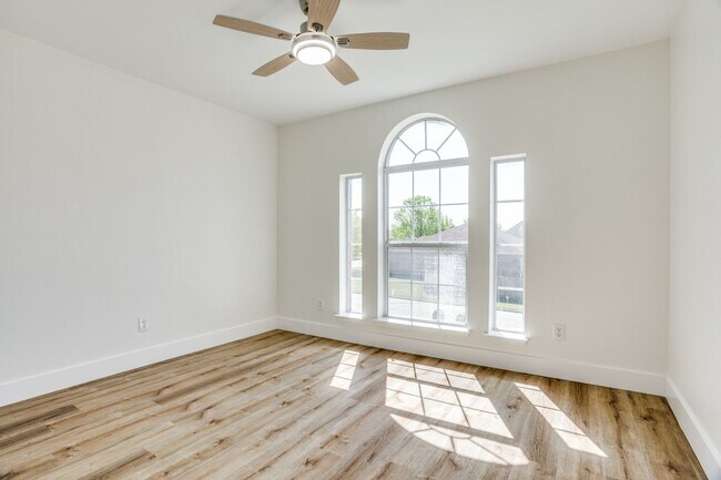 Building Photo - 639 Manchester Dr