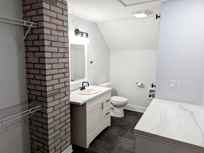 Building Photo - 410 Fairfield Ave NW