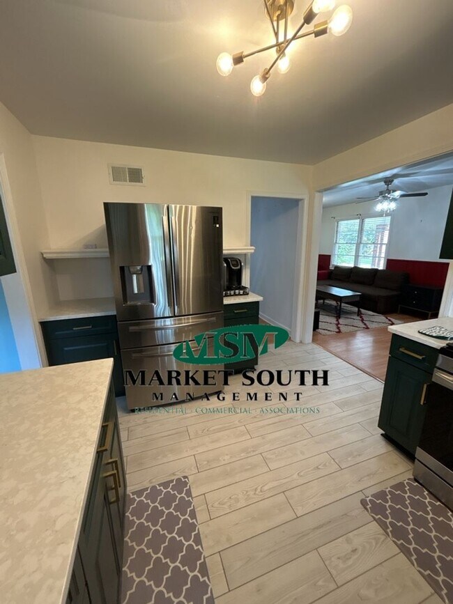 Building Photo - **APPLICATION PENDING!** Fully Furnished H...