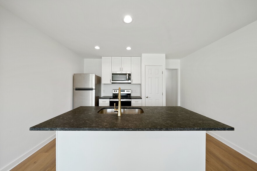 Building Photo - 2927 Nicholson Dr