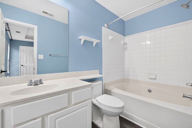 Building Photo - 5495 Hampton Ct