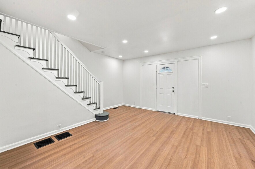 Building Photo - 6711 Linmore Ave