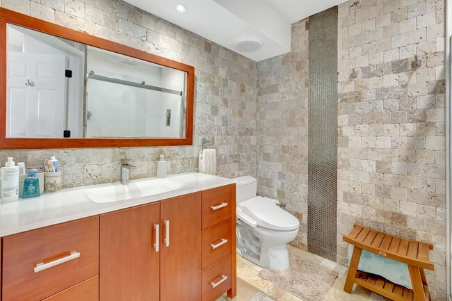 Building Photo - 17274 Ventana Dr