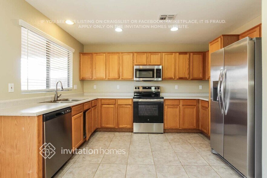 Building Photo - 16584 N 162nd Ln