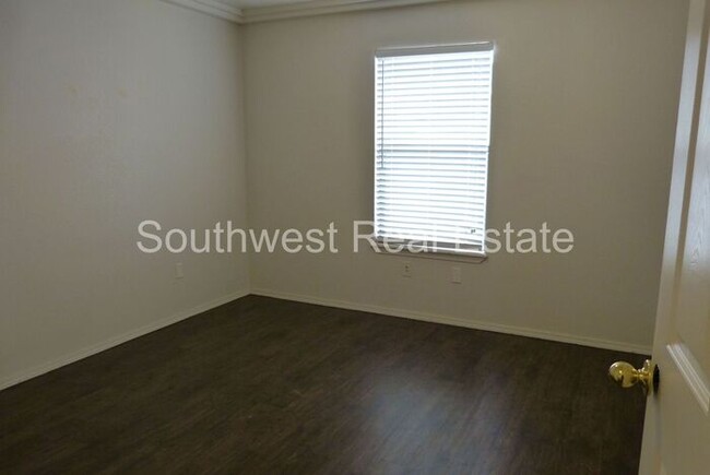 Building Photo - 2 Bed 2 Bath Apt--Perfect for roommates!!