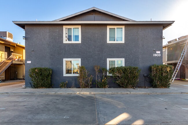 Building Photo - 1903 North Spring-201