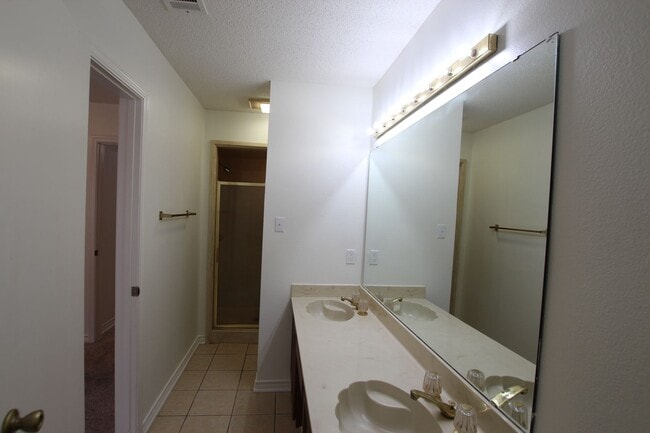 Building Photo - Available Now! 2 Bedroom 2 BathTownhome!