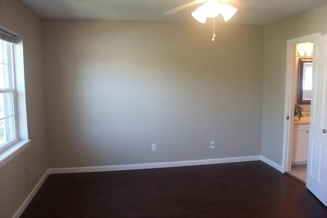 Building Photo - 1403 Blalock Rd