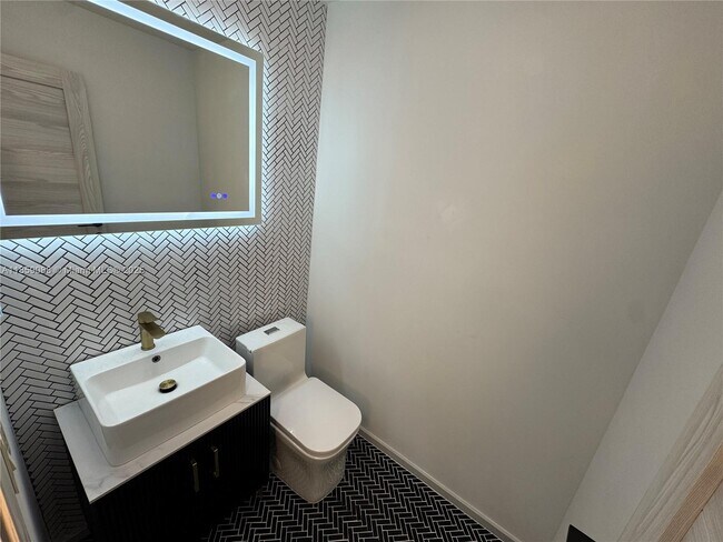 Building Photo - 20940 Bay Ct