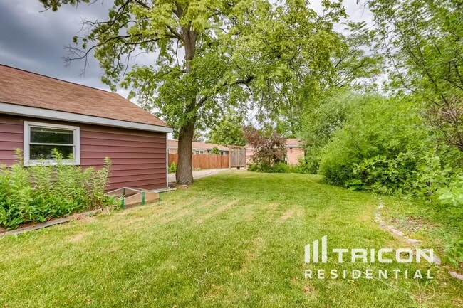 Building Photo - 2629 Fontana Dr