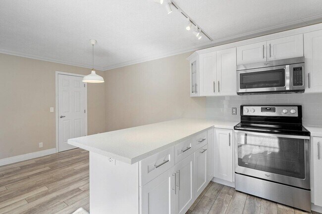 Building Photo - 1765 San Jose Dr