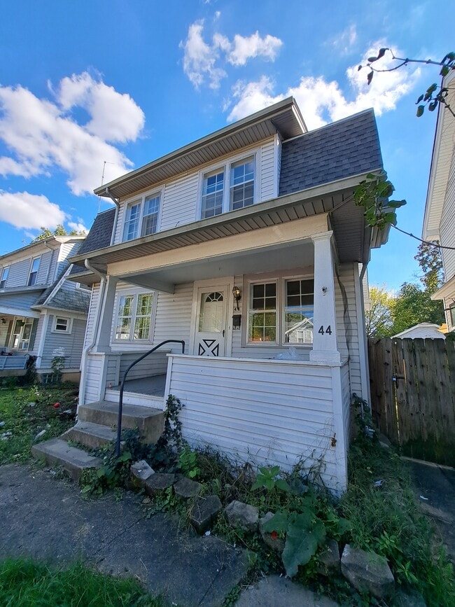 Building Photo - 44 E Parkwood Dr