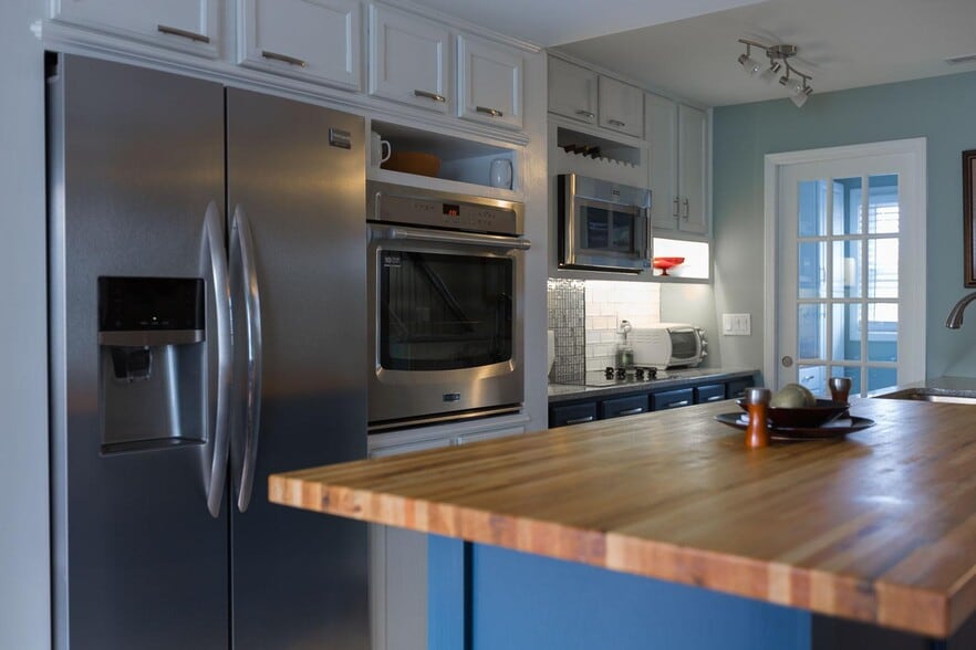 Kitchen - 3000 Golden Rd