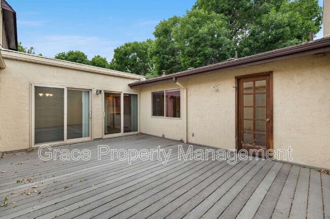 Building Photo - 1137 Sequerra St