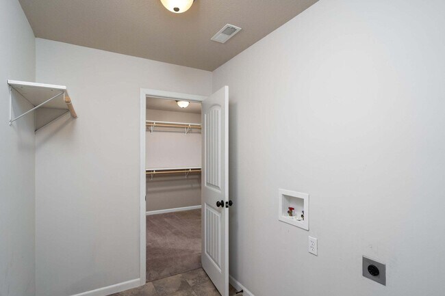 Building Photo - 5803 Abercorn Dr