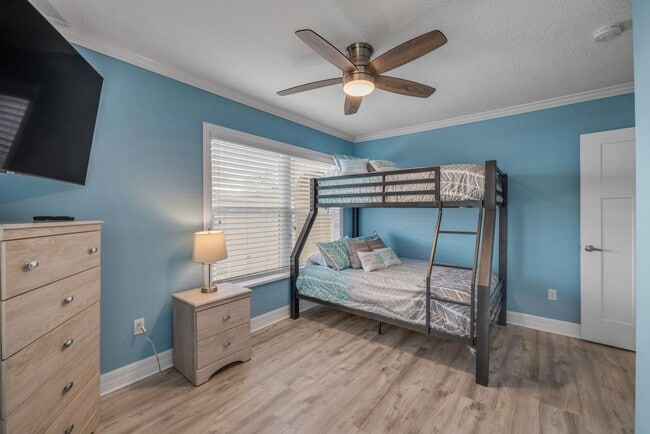 Building Photo - Renovated Spanish-Style 2/1 Beach Bungalow...