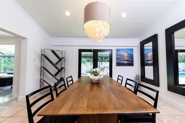 Building Photo - 222 N Tradewinds Ave