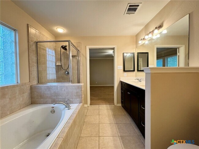 Building Photo - 7707 Wexford Hollow