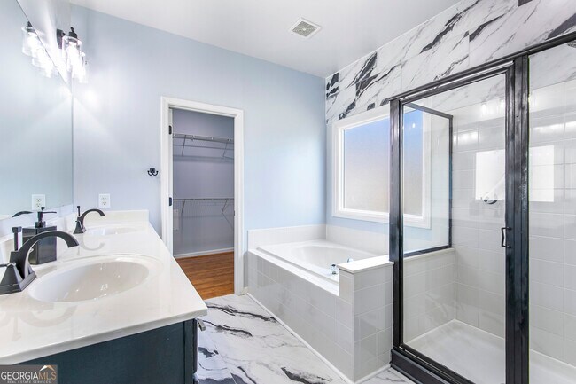 Building Photo - 6461 Edgewater Cove
