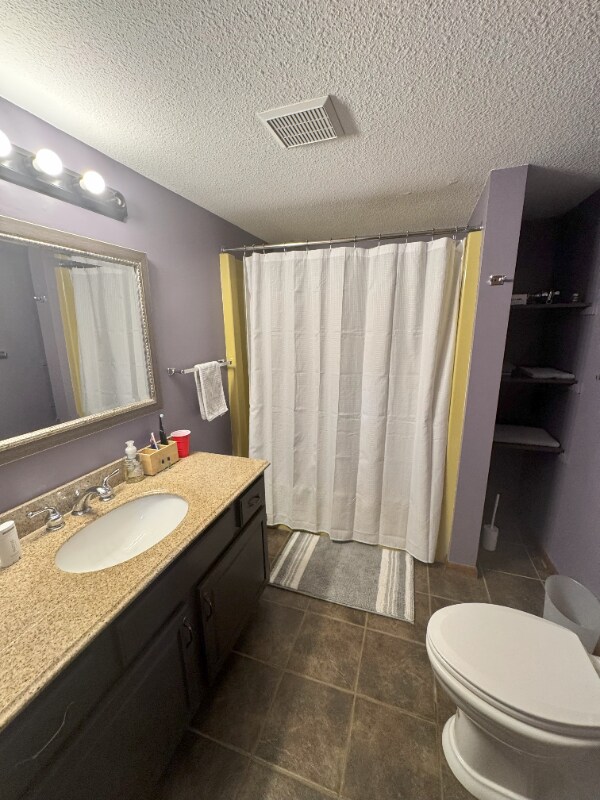 Building Photo - 1030 Sommers St N