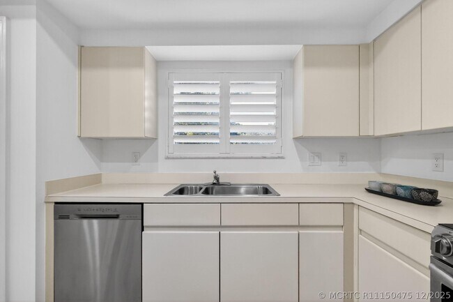 Building Photo - 15314 Strathearn Dr