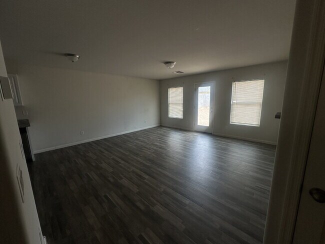 Building Photo - 202 W Bobcat Ct