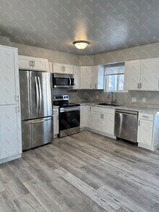 Building Photo - Property Agent Owned