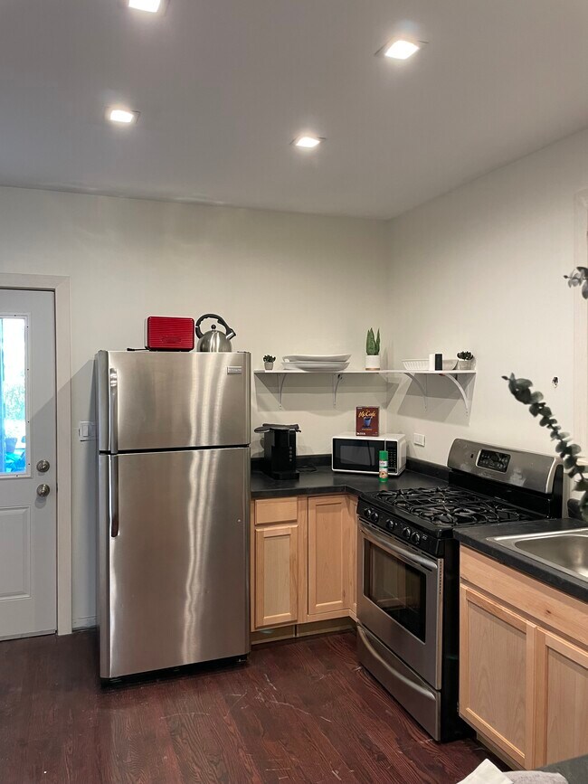 Building Photo - 2336 W 22nd Pl