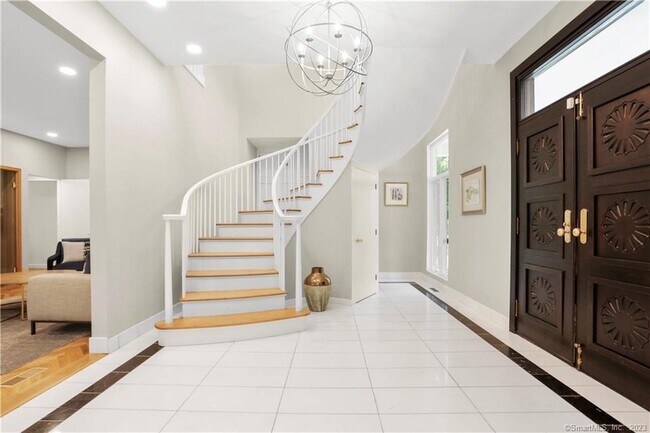 Building Photo - 345 Governors Ln