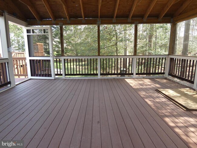 Building Photo - 6422 Lake Meadow Dr