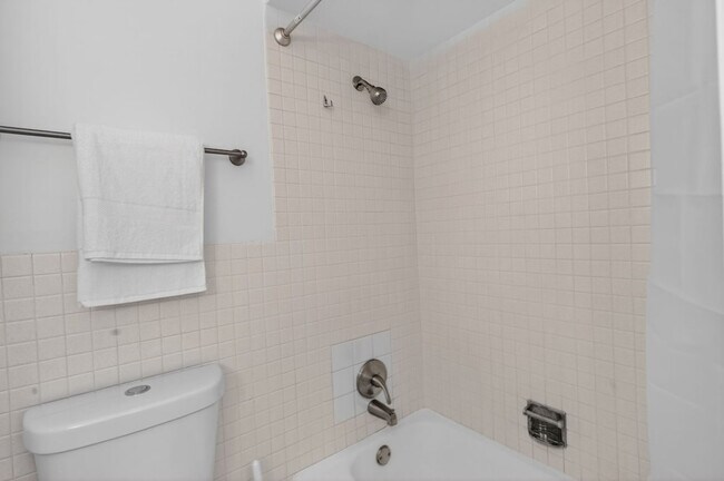 Building Photo - 1415 Lindsay Ln
