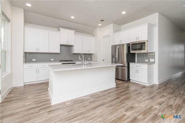 Building Photo - 308 Saturnia Dr