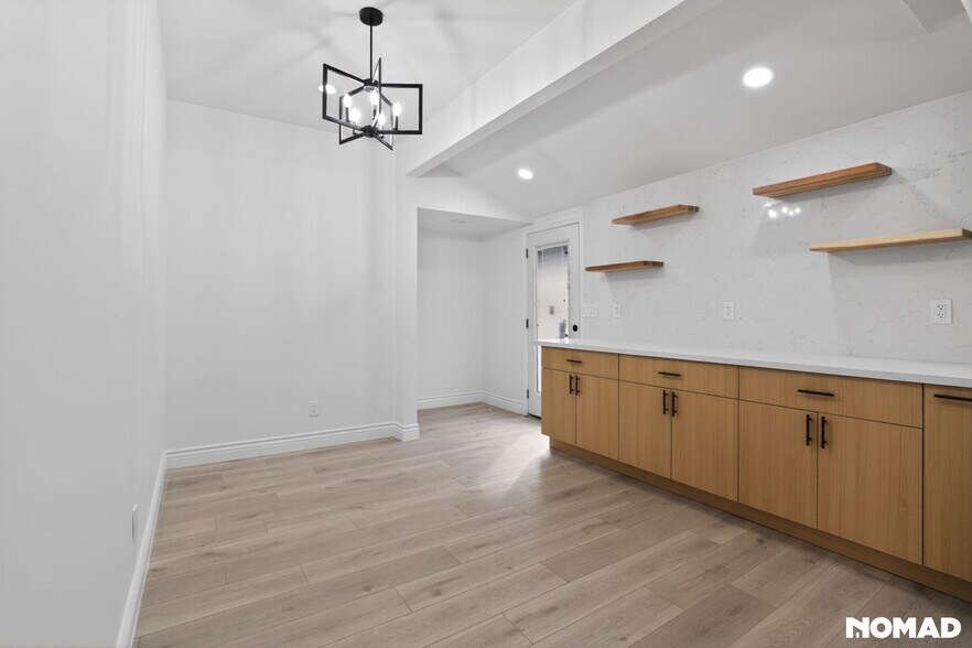 Building Photo - 2941 S La Salle Ave