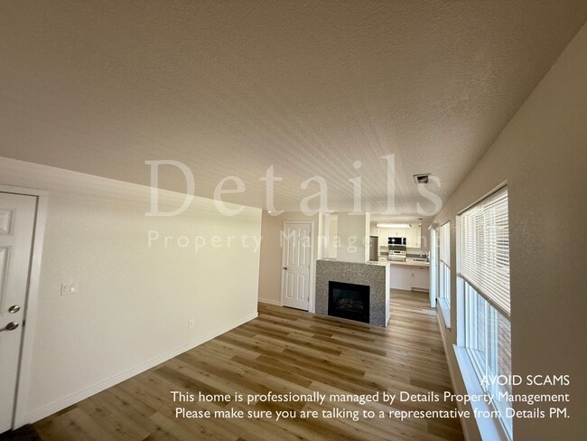 Building Photo - Newly Updated 3 Bedroom Duplex in Silverdale!