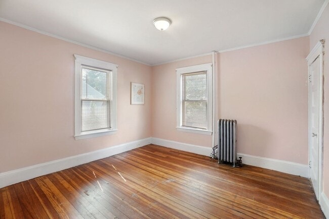 Building Photo - 318 Concord St