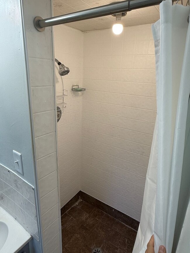 Building Photo - 5 Bedroom Home; Millcreek; 2800 sq ft; Large Fenced Yard