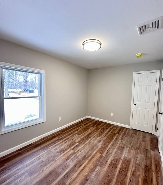 Building Photo - 521 Middleline Rd