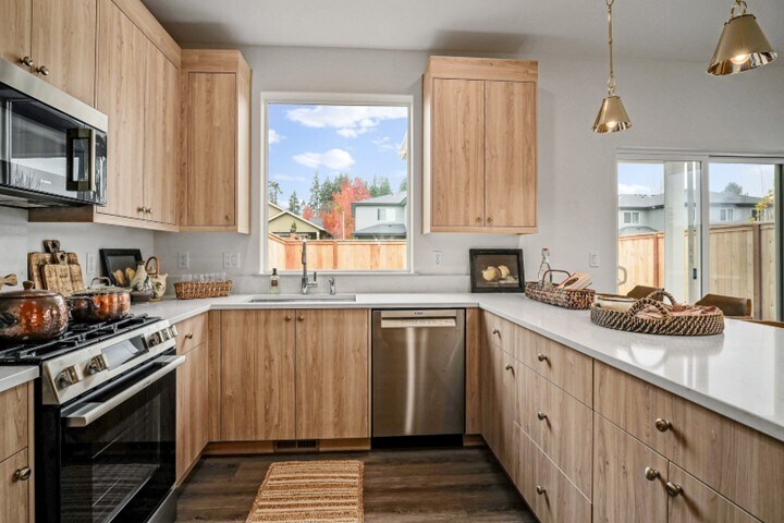 Building Photo - 1321 Oppek St NE