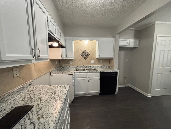 Building Photo - 837 Homer St