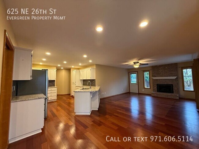 Building Photo - 625 NE 26th St