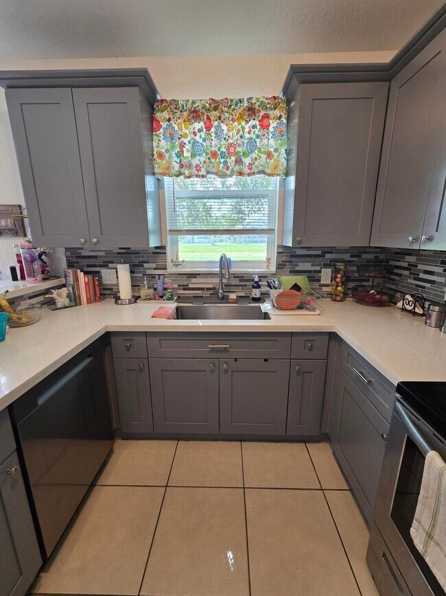 Building Photo - 2208 Shoma Dr