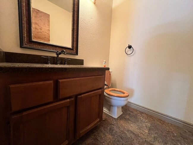 Building Photo - Quiet Home In Serene Green Belt In The Heart Of Citrus Heights