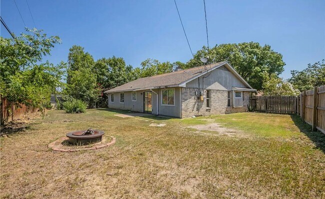 Building Photo - 802 Antelope Trail